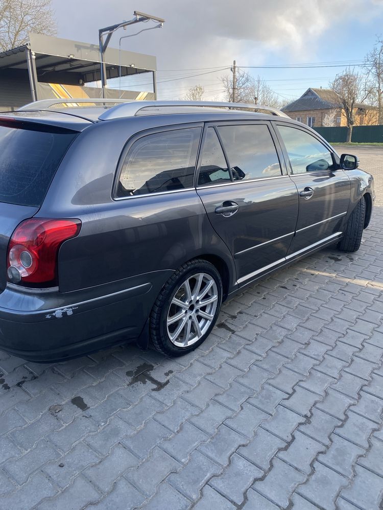 Продам Toyota Avensis