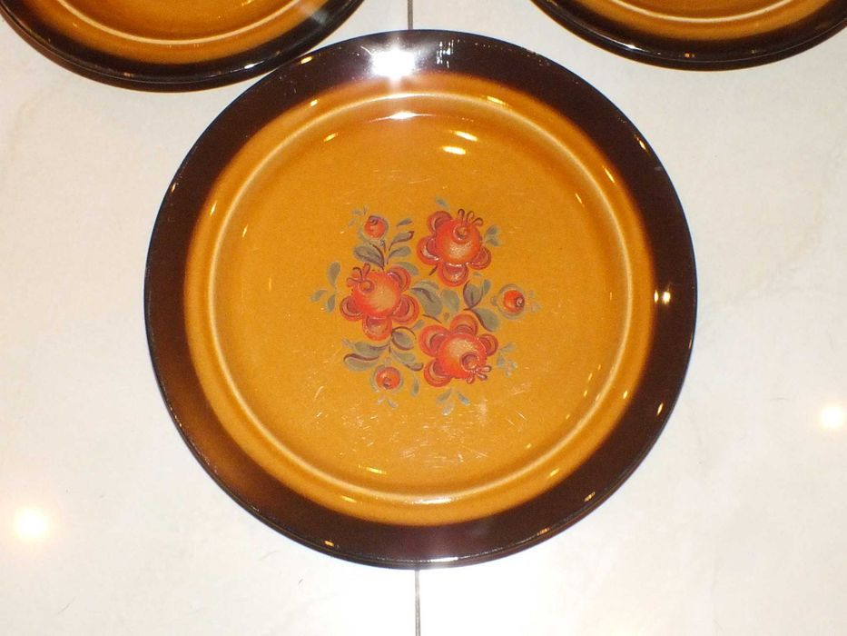 Porcelit Pruszków sygnowany  talerze w kwiaty lata 60-70 te B021603
