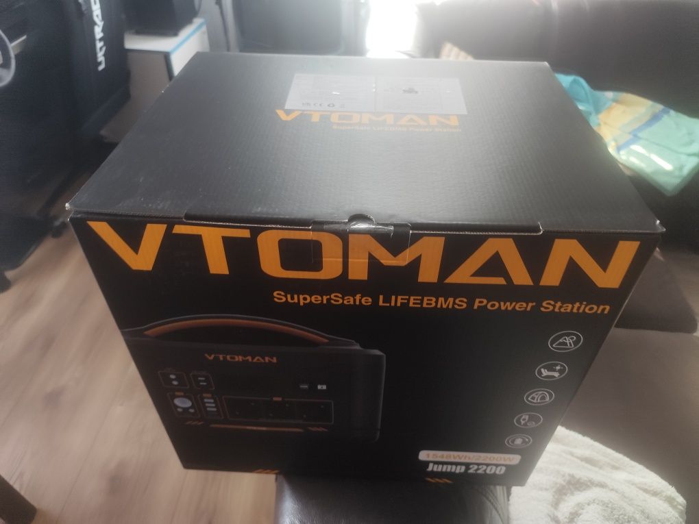 Przenośna elektrownia. Vtoman 2200v plus dodatkową bateria plus panel.