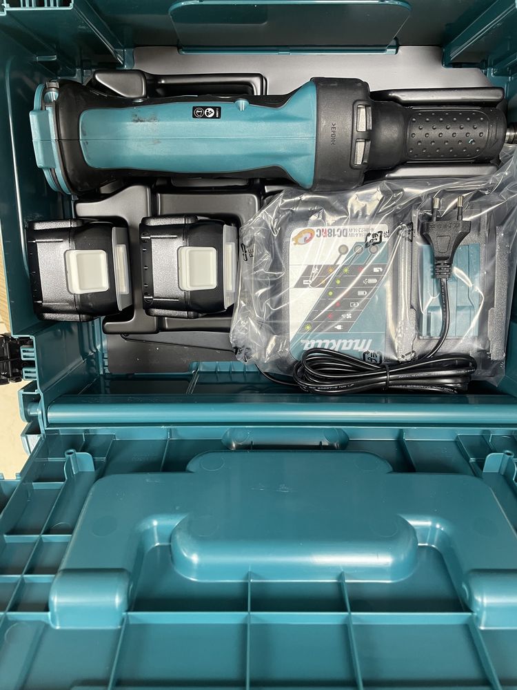 Пряма шліфувальна машина Makita DGD800RTJ