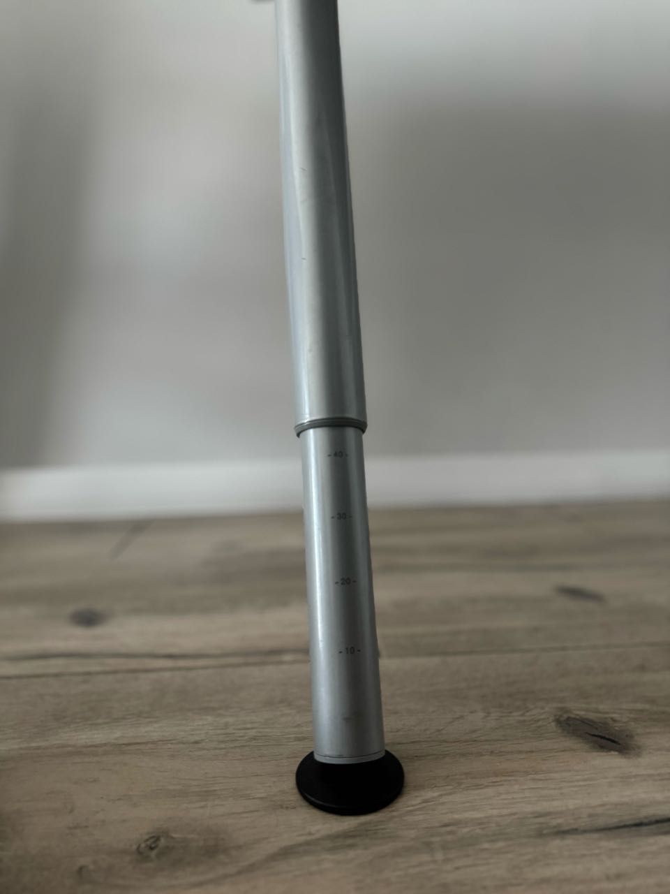 Biurko IKEA THYGE 120×60 cm białe | Regulowane nogi 60–90 cm