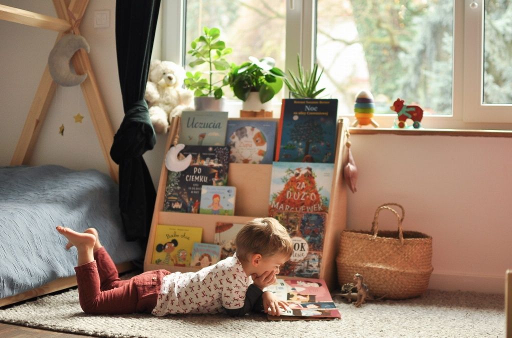 Biblioteczka MOMIKI 3 półki z dodatkową półka z tyłu