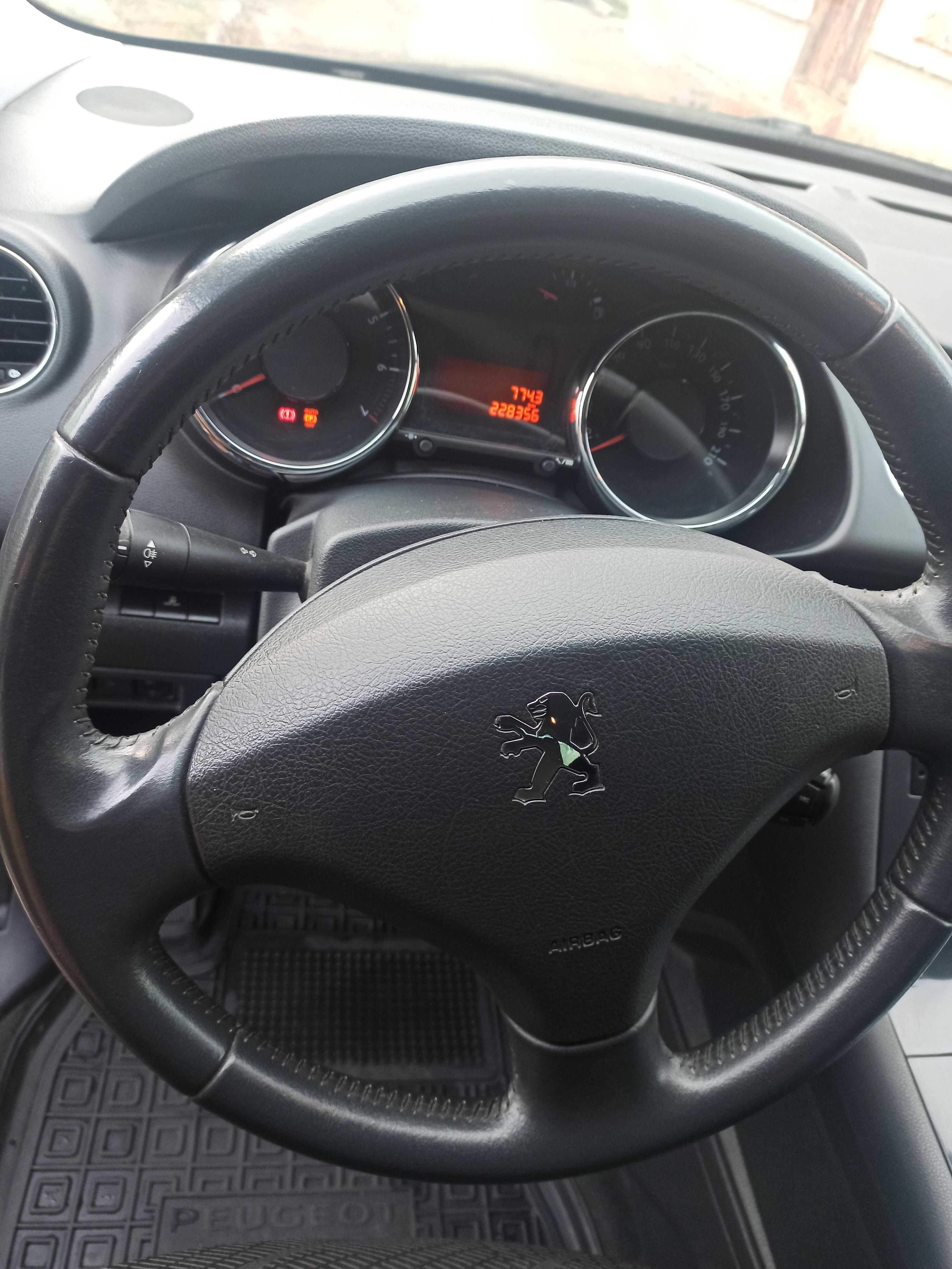 Авто Peugeot 3008