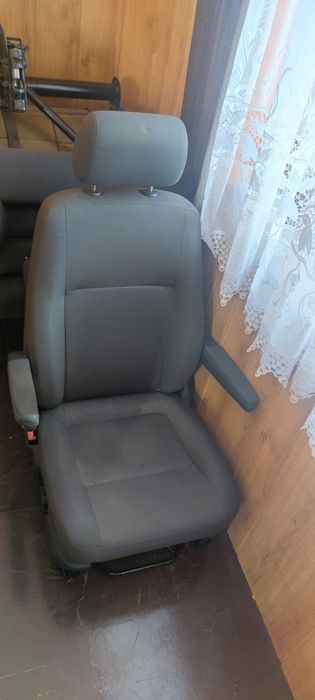 Komplet foteli VW T5 caravela stan bardzo dobry dziewięco osobowy
