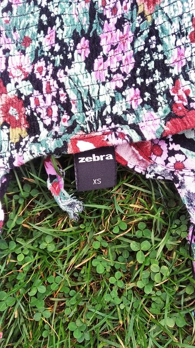 Letnia sukienka czarna w kwiaty Zebra XS