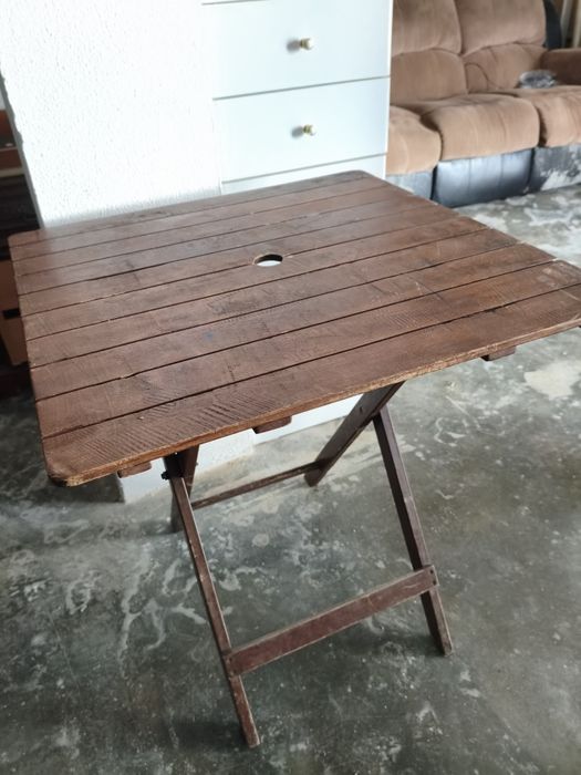 Mesa madeira  de fácil arrumaçã.o