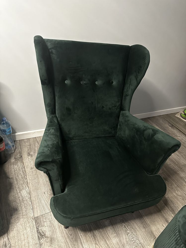 Fotel uszak plus pufy otwierane welurowe zielone.