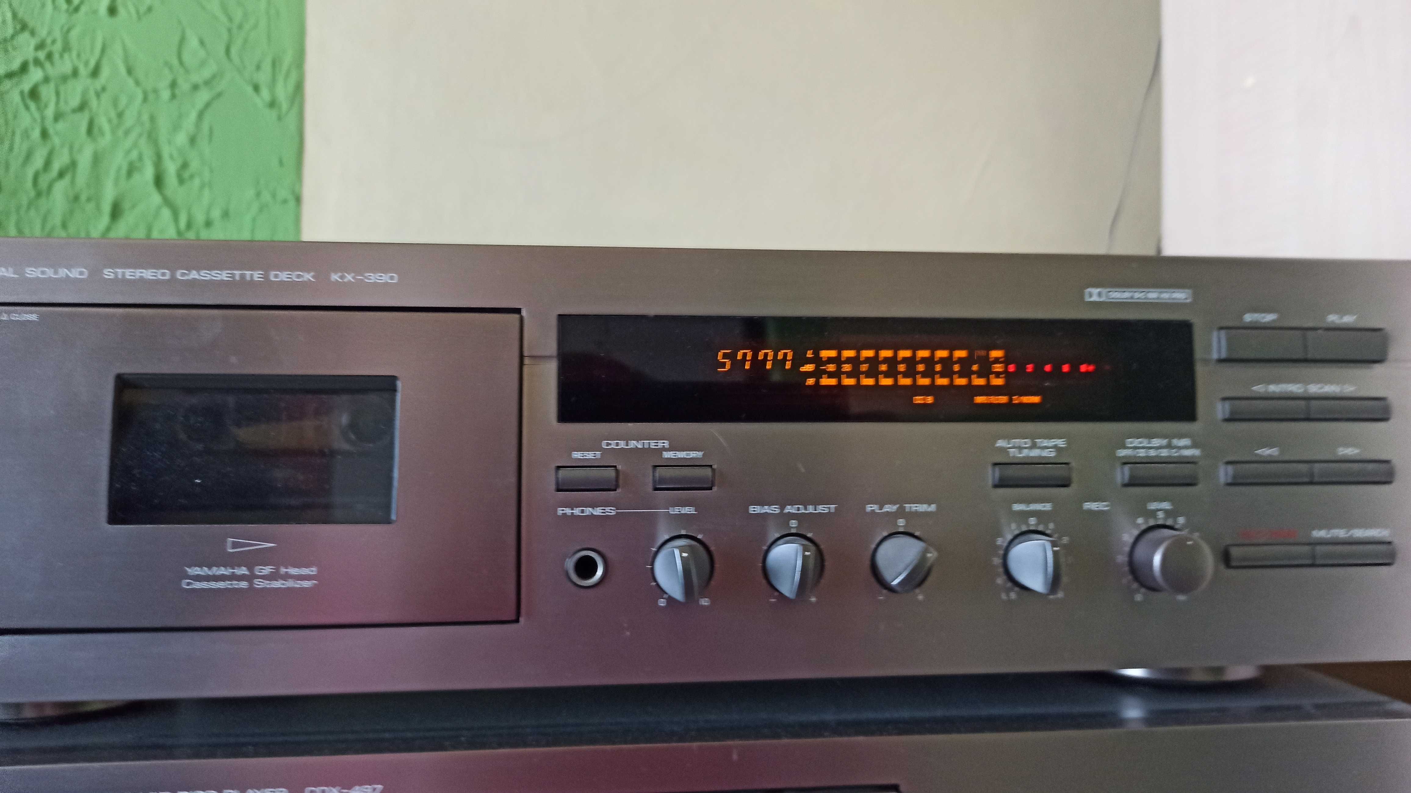 Yamaha magnetofon kasetowy stereo DECK KX 390