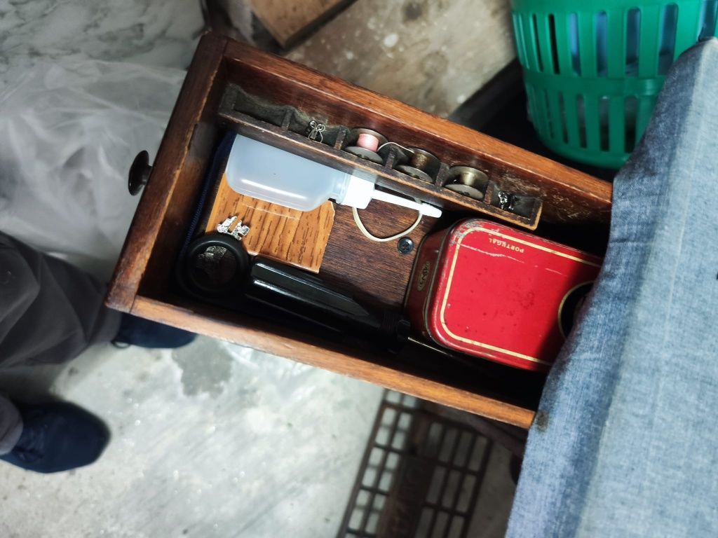 Máquina de Costura Oliva antiga manual