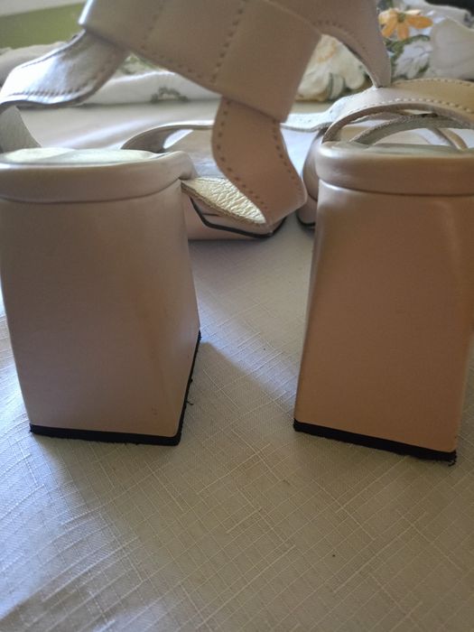 Босоніжки жіночі