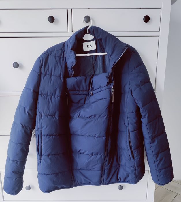 Pikowana kurtka ciążowa z kapturem i wstawką na niemowlę