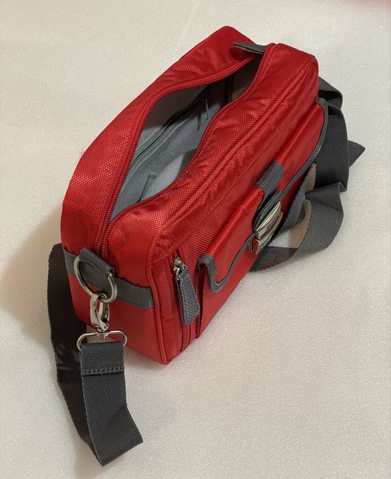 Сумка для фотоаппарата Nikon Compact Camera Case Red чехол кейс