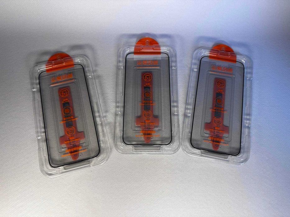 Захисне скло Apple iPhone 15 Pro Max з самопоклейкою