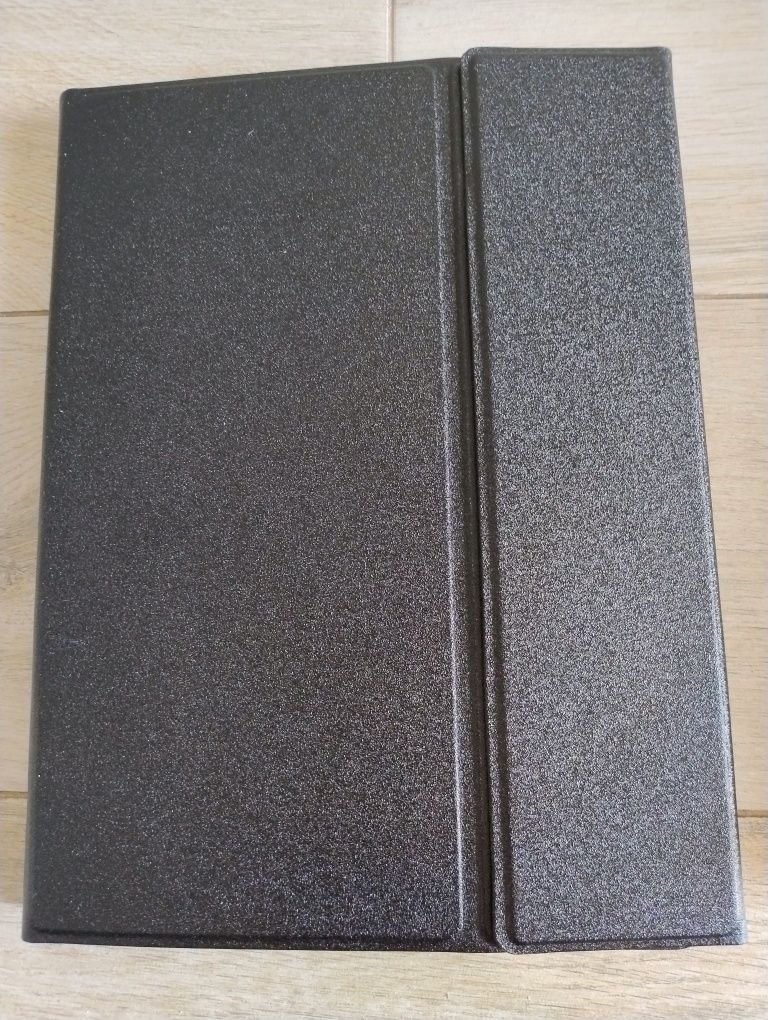 Etui Klawiatura do Apple iPad 9/8/7 10,2 niemiecka