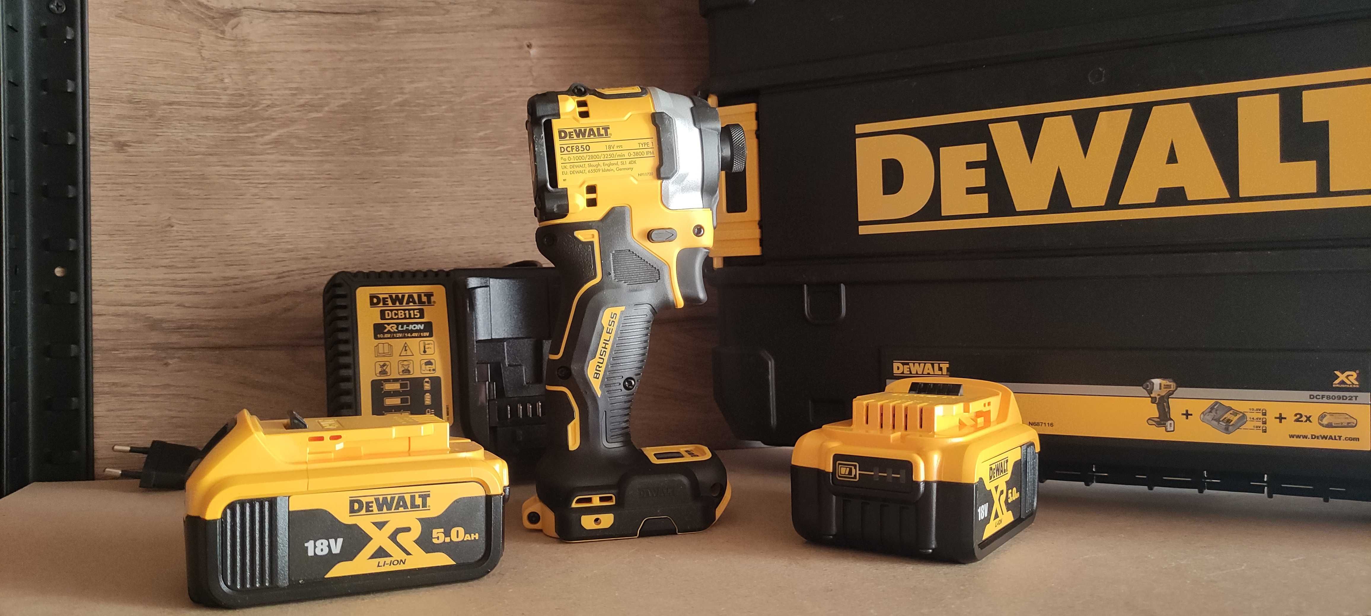 Zakrętak udarowy Dewalt 206 NM 2x5 ah  10 cm długości