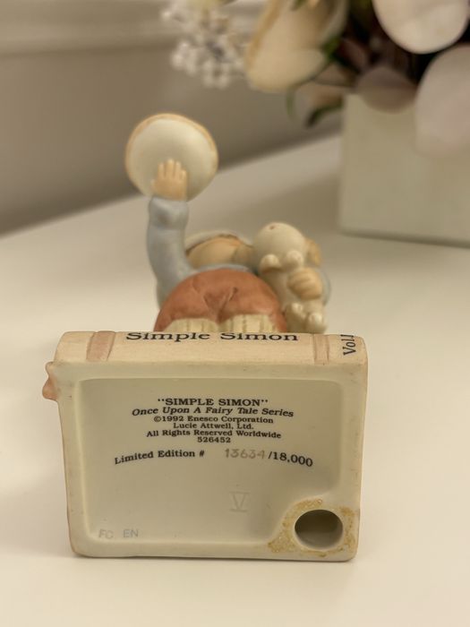 Продаю колекційну статуетку