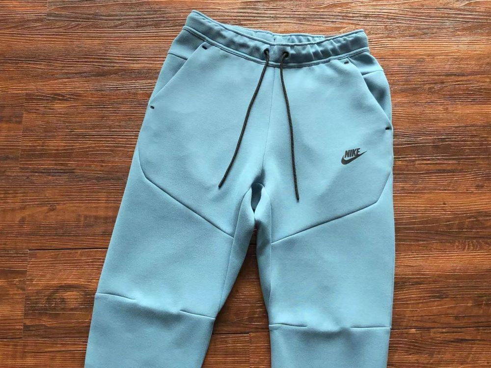 Dres nike tech fleece r L kolor niebiesko bialy komplet bluza spodnie
