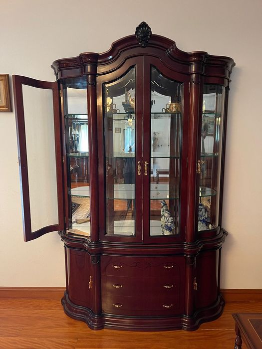 Cristaleira clássica madeira nobre