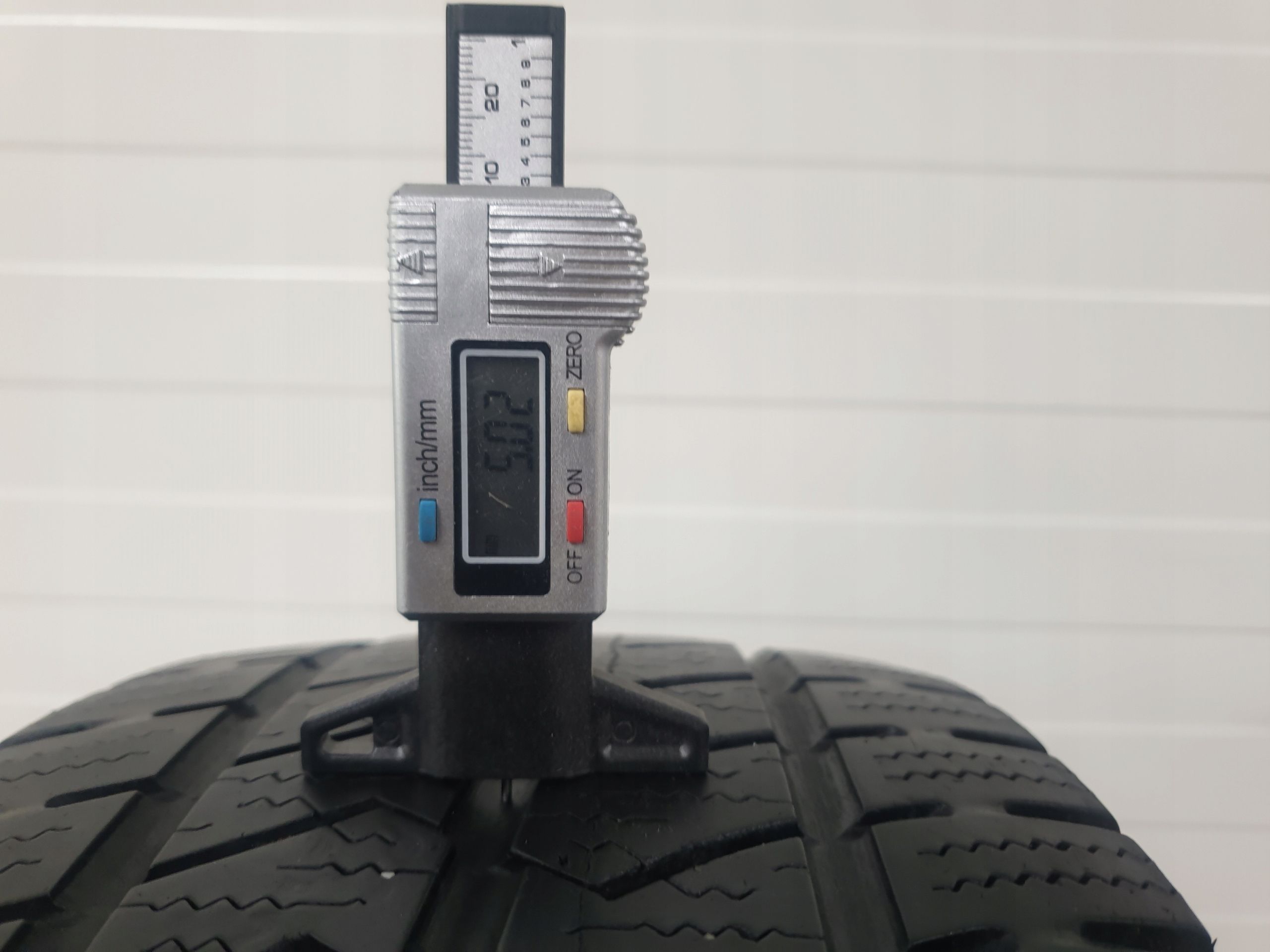 Opona Semperit van-grip 215/65R16C 5,02MM Zima
