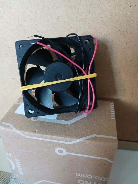 Вентилятори нові Sunon  12V  MF60251V2-1000U-A99