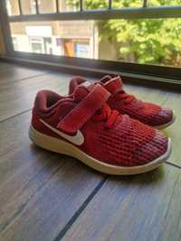Czerwone Nike dzieciece