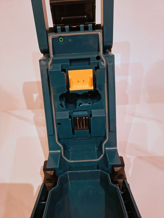 Radio budowlane Makita DMR 107 LXT, CXT