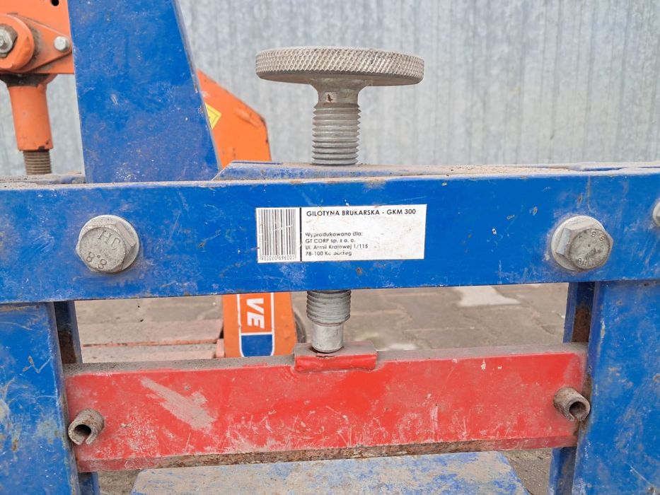 Gilotyna do kostki brukowej, bruki