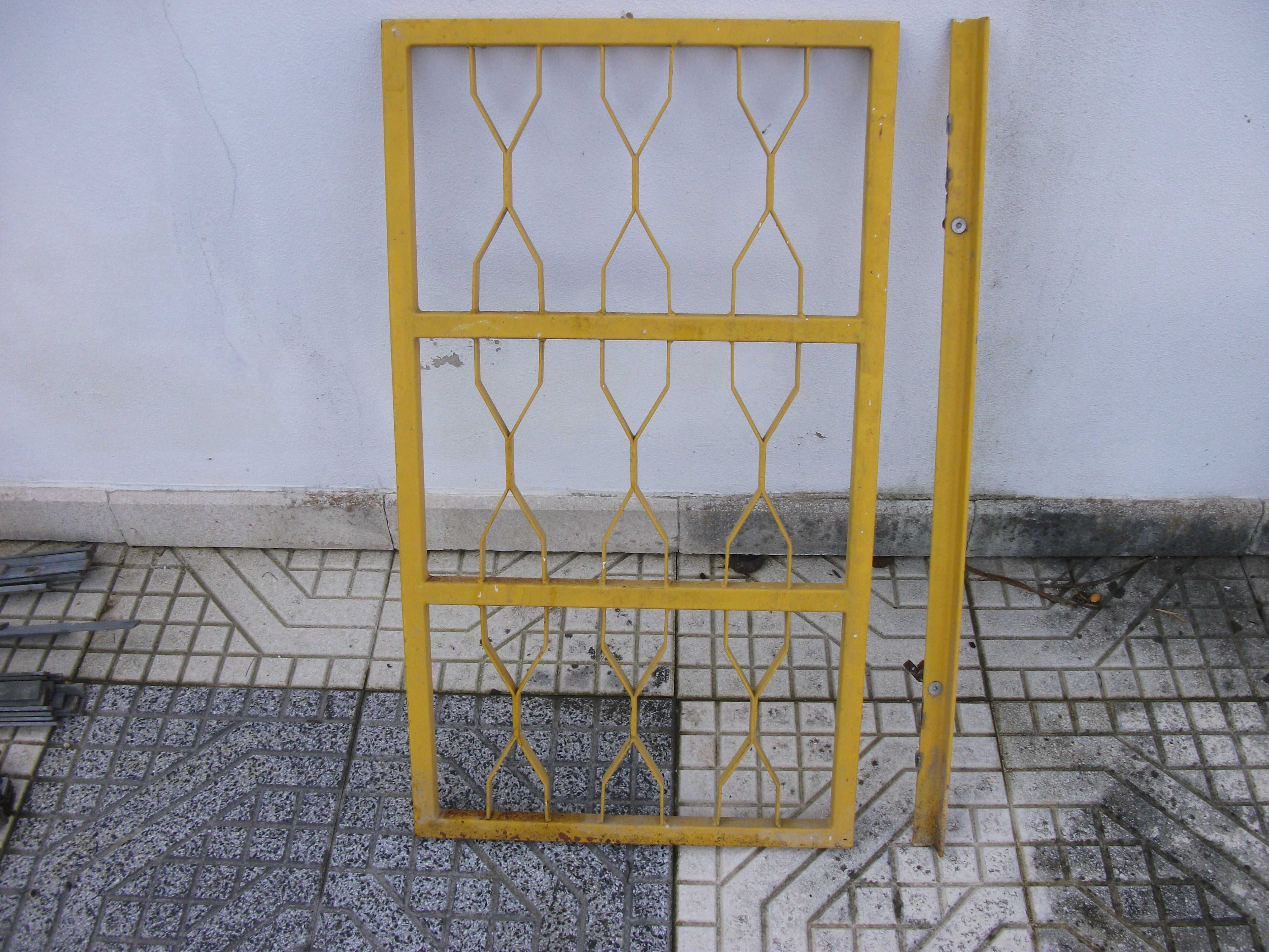Portão em ferro galvanizado. Medidas 90cmx50cm Tubo 30x30