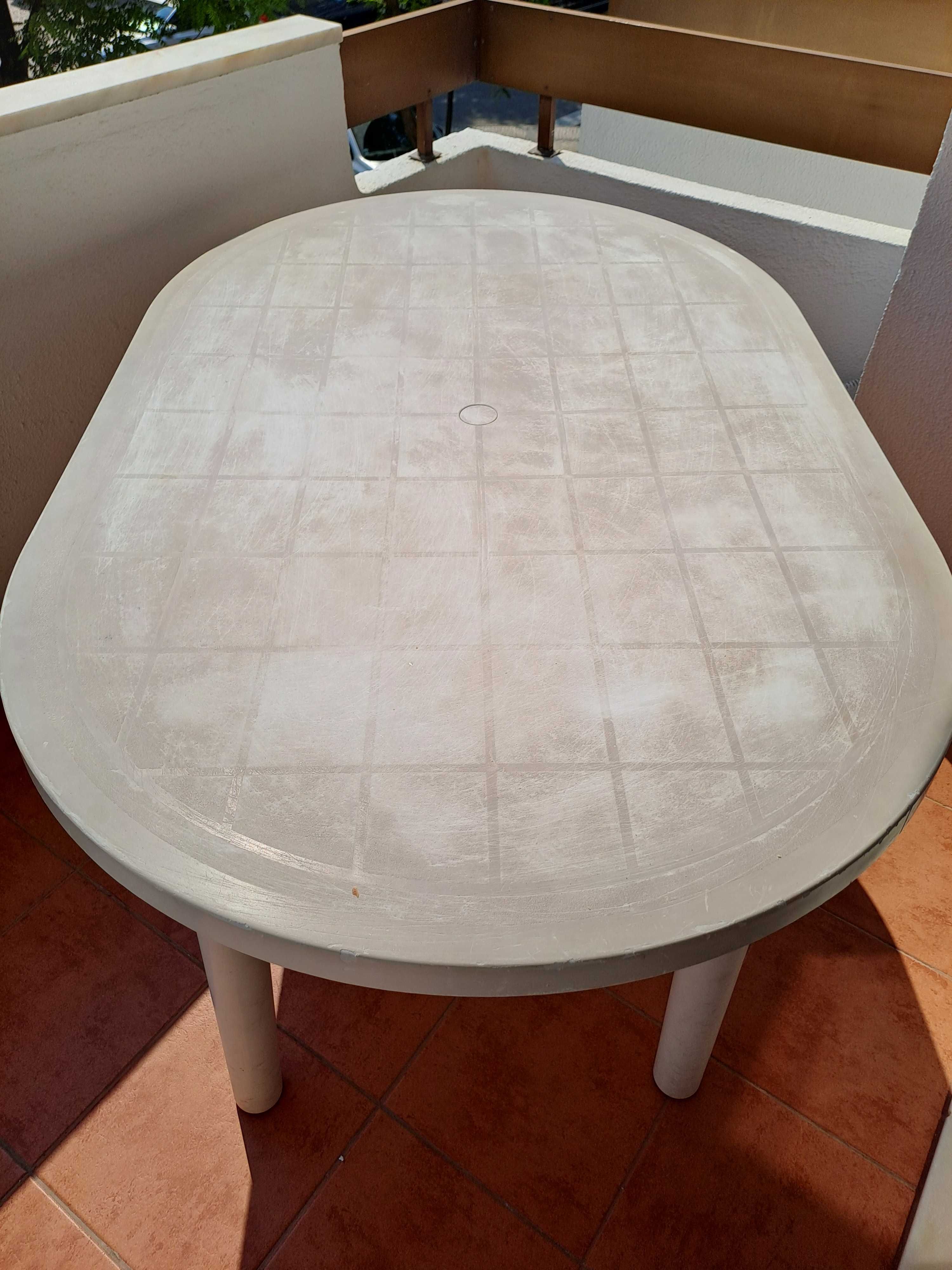 Ofereço Mesa Plástico Branca