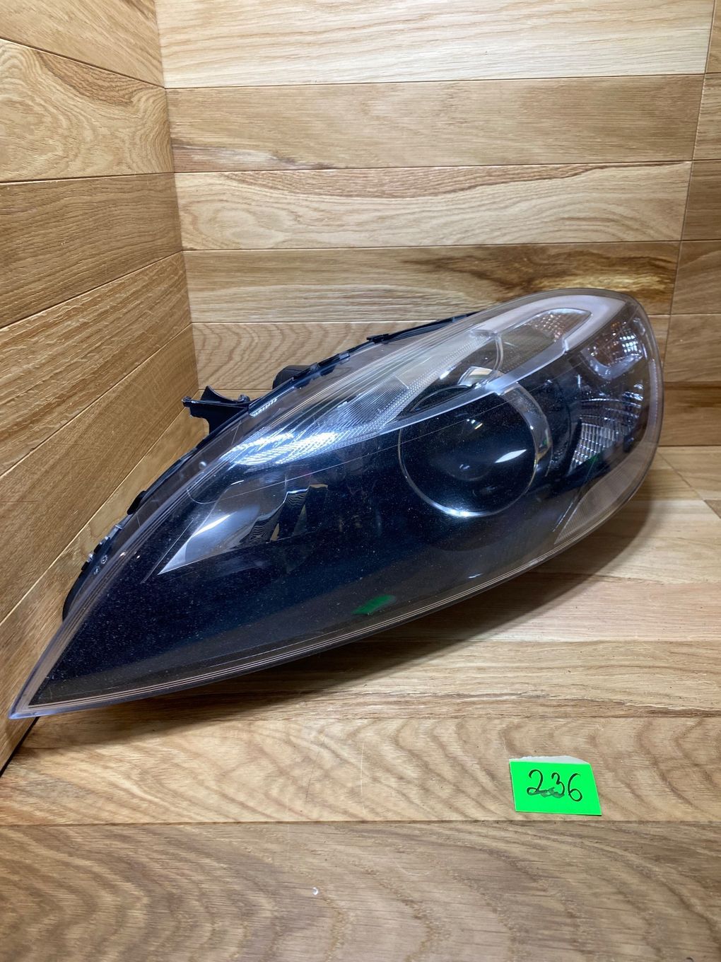 LAMPA PRZEDNIA PRZÓD VOLVO V40 II XC40 12-17 XENON