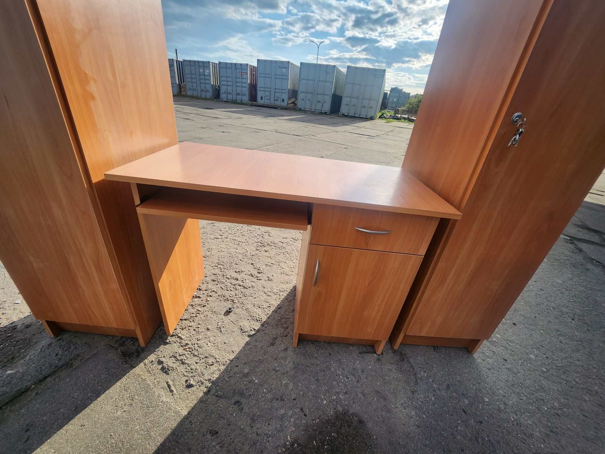 2 szafy stojące + biurko * możliwy transport