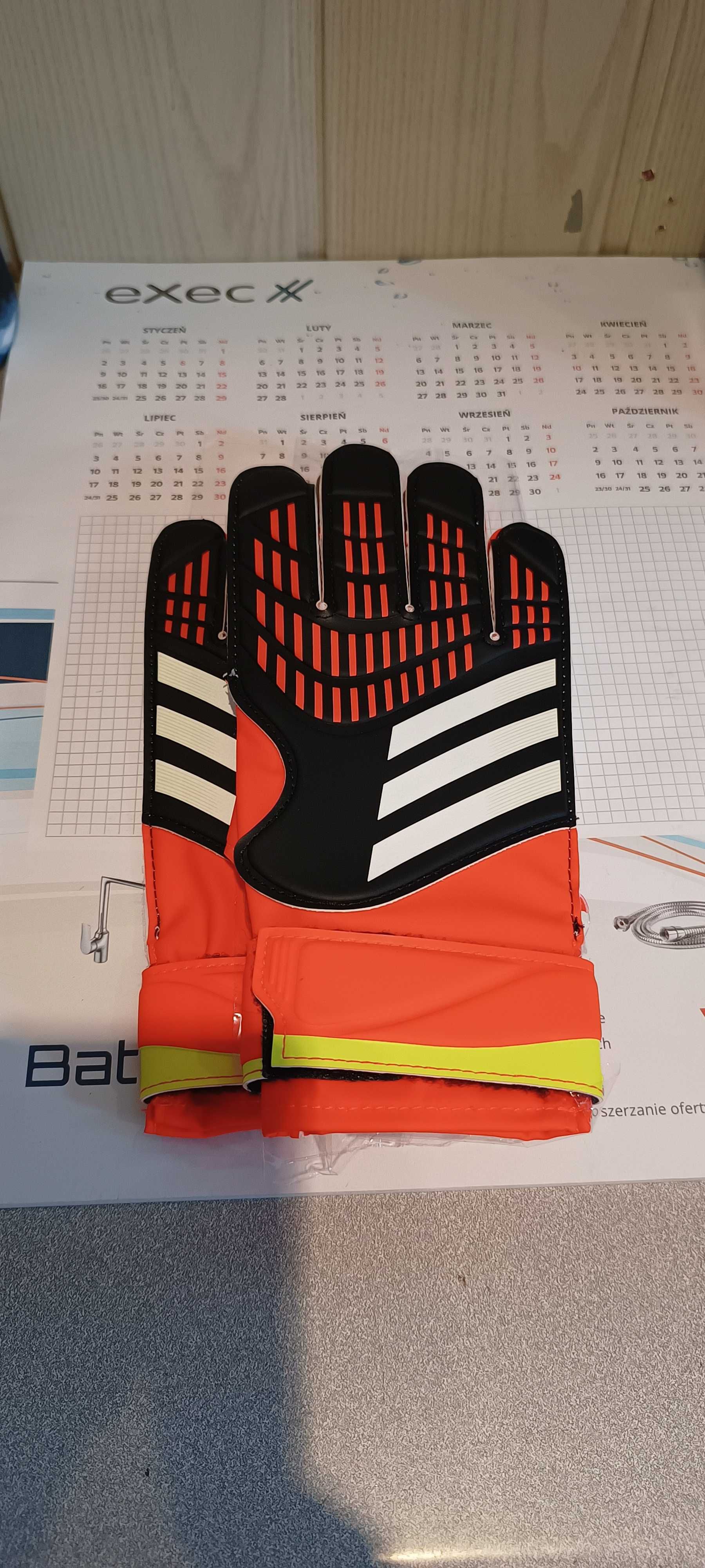 Rękawice bramkarskie Adidas PREDATOR TRAINING GOALKEEPER w rozmiarze 8