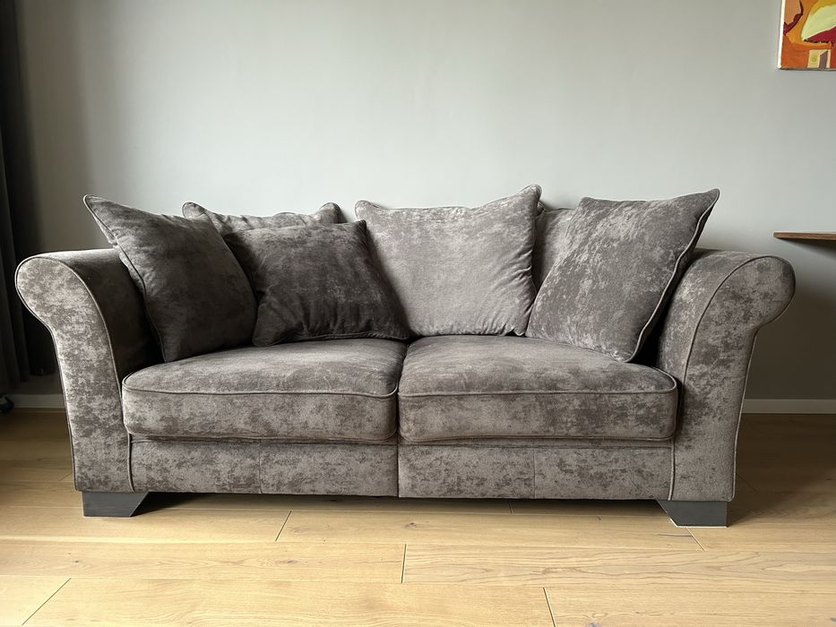 Wygodna i elegancka, szara sofa