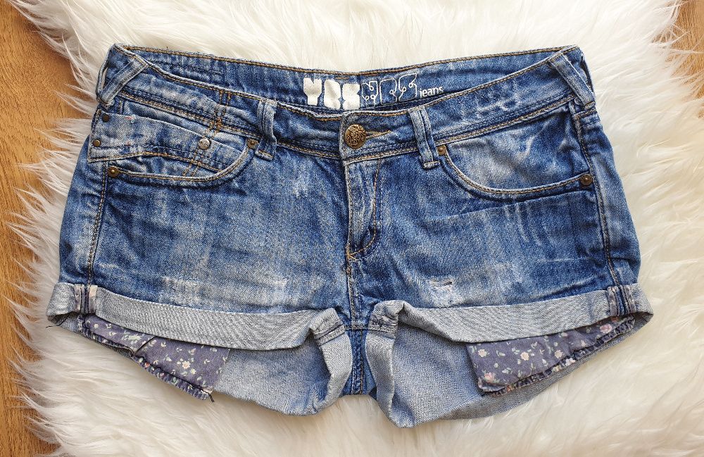 Krótkie spodenki marki yes yes jeans, rozmiar M, wystające kieszenie