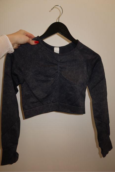 Сірий спорткостюм S, ідеальна посадка та push-up ефект.