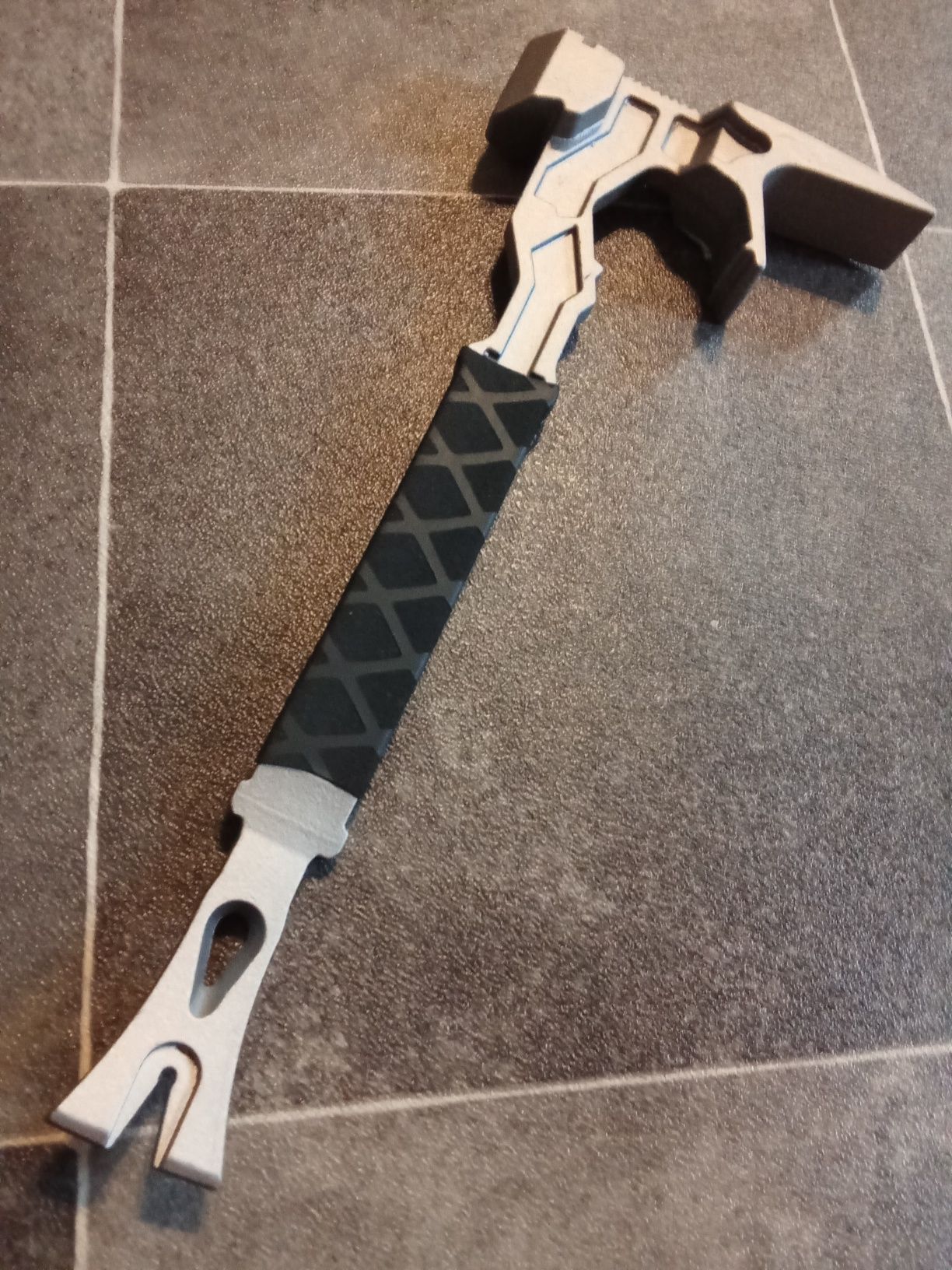 Młotek ciesielski wyburzeniowy wielofunkcyjny multitool full tang