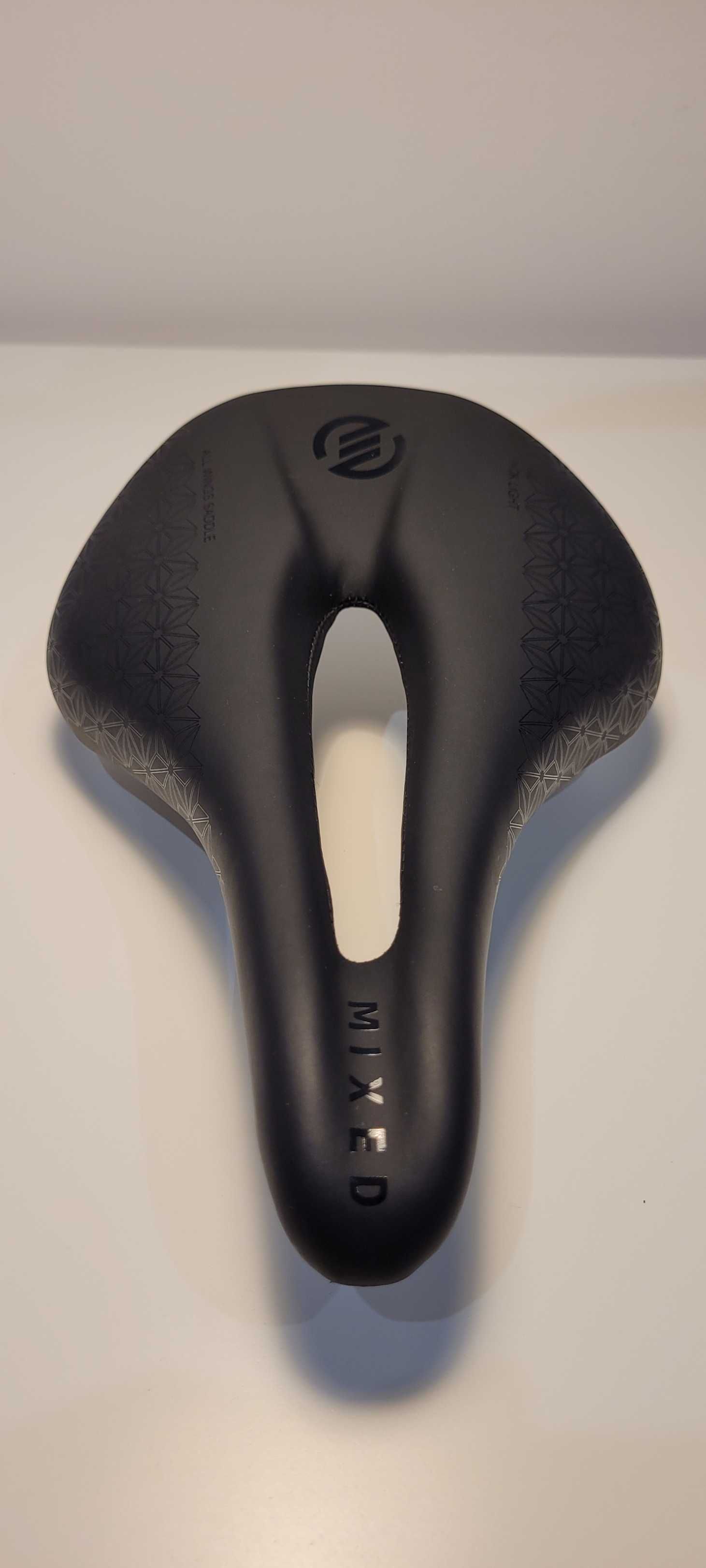 Siodełko rowerowe Carbon Karbon Mixed