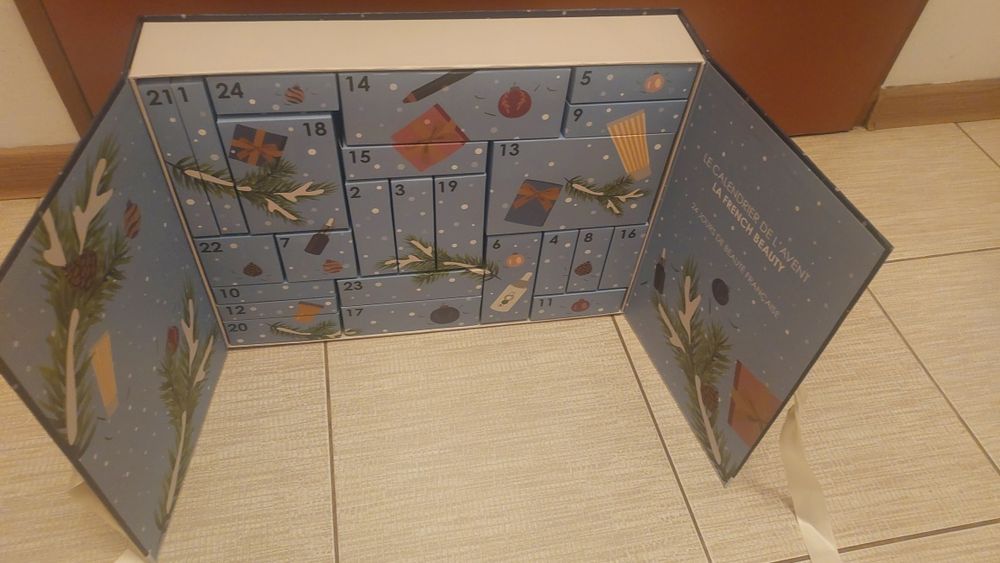 Przepiękny kalendarz adwentowy Pusty