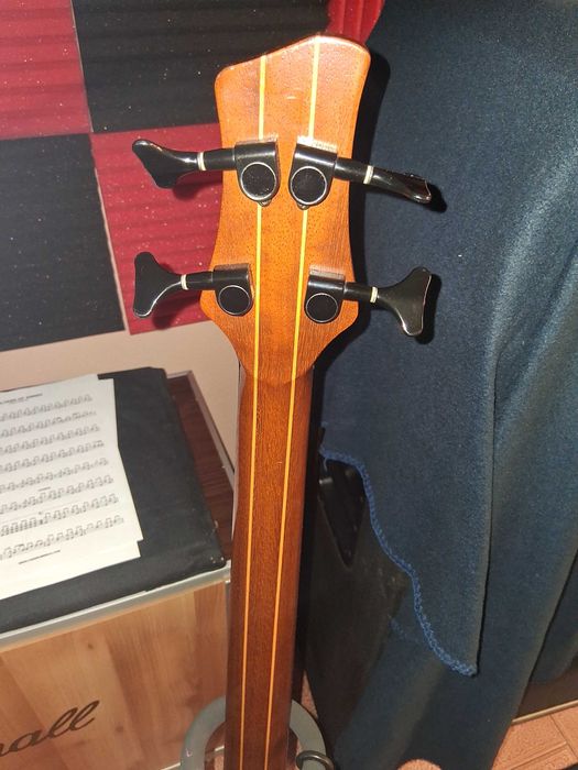Gitara basowa lutnicza
