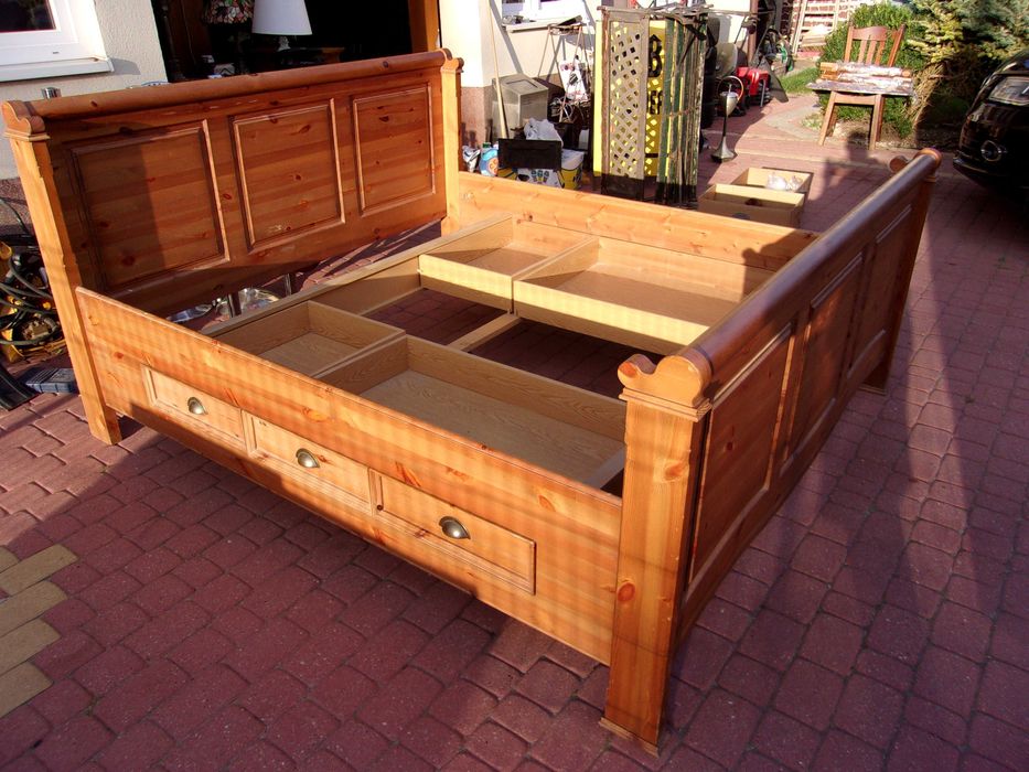 Łoże 160 x 200 z szufladami.Drewno jodłowe