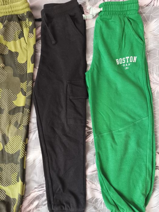 Spodnie dresowe rozmiar 122 4 sztuki