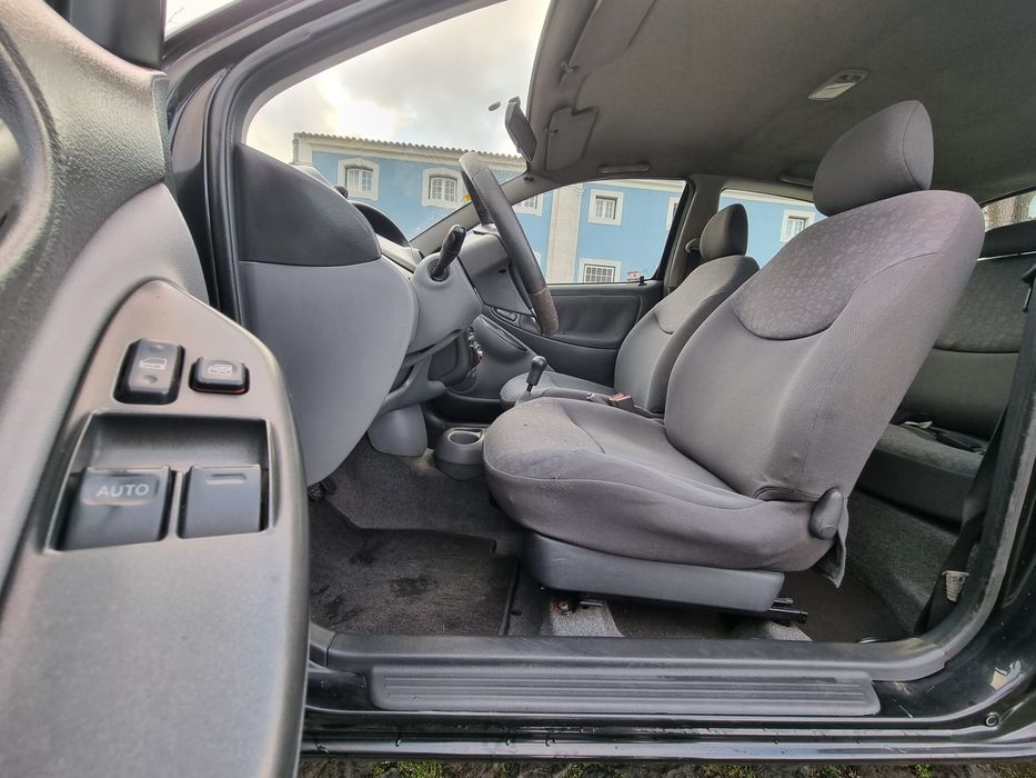 Yaris gasolina só 168 mil km