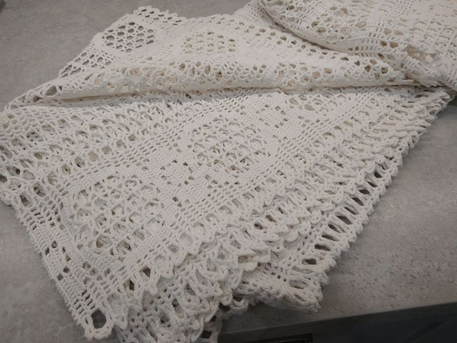 Obrus na stół/serweta/kremowy/szydełko