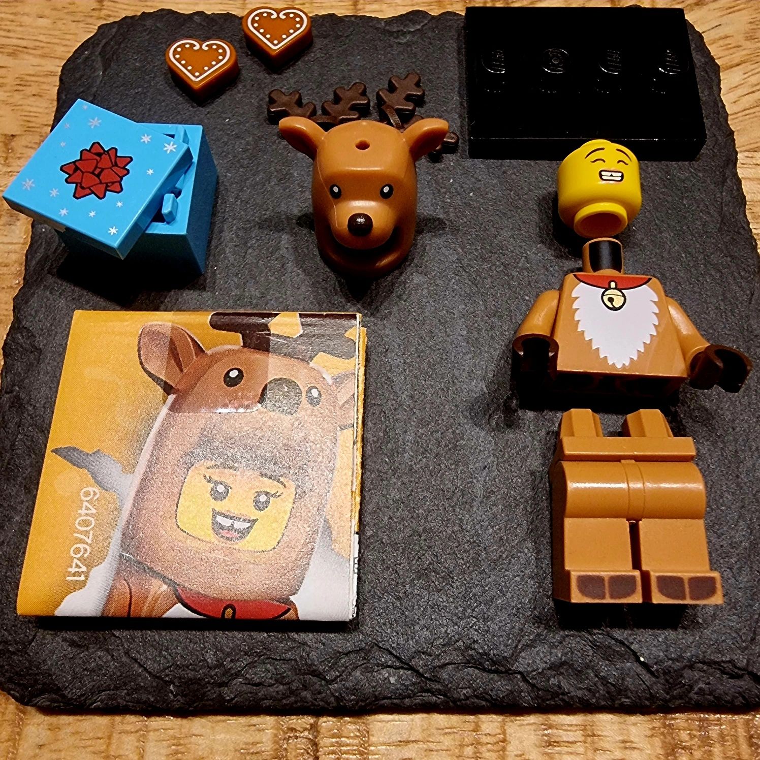 LEGO Minifigures,  seria 23, Reindeer Costume
Figurka Reindeer Costume