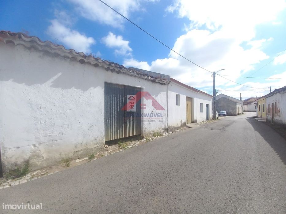 Armazém  Venda em Manique do Intendente, Vila Nova de São Pedro e Maçu