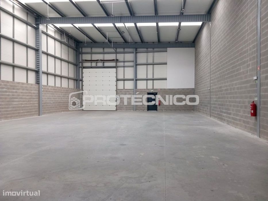 Armazém c/ 450m2 – Z. I. Cacia