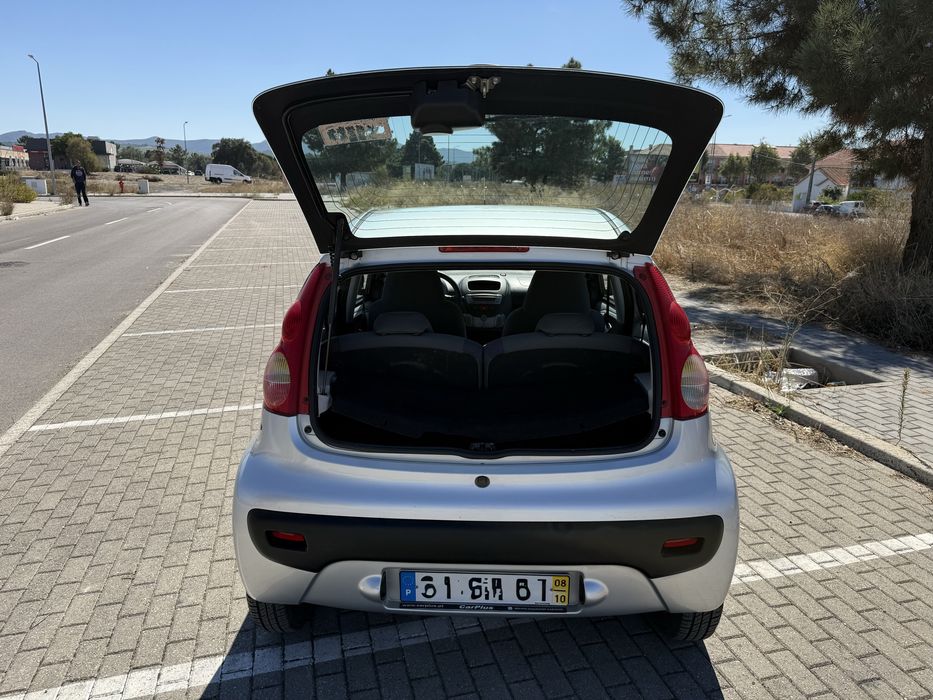 Peugeot 107 - Ano 2008