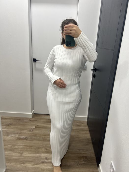 Сукня біла вязана