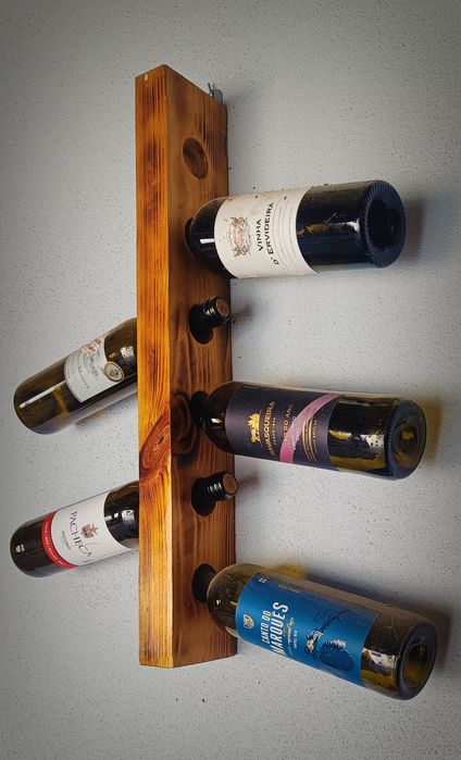 Garrafeira de Parede em Madeira