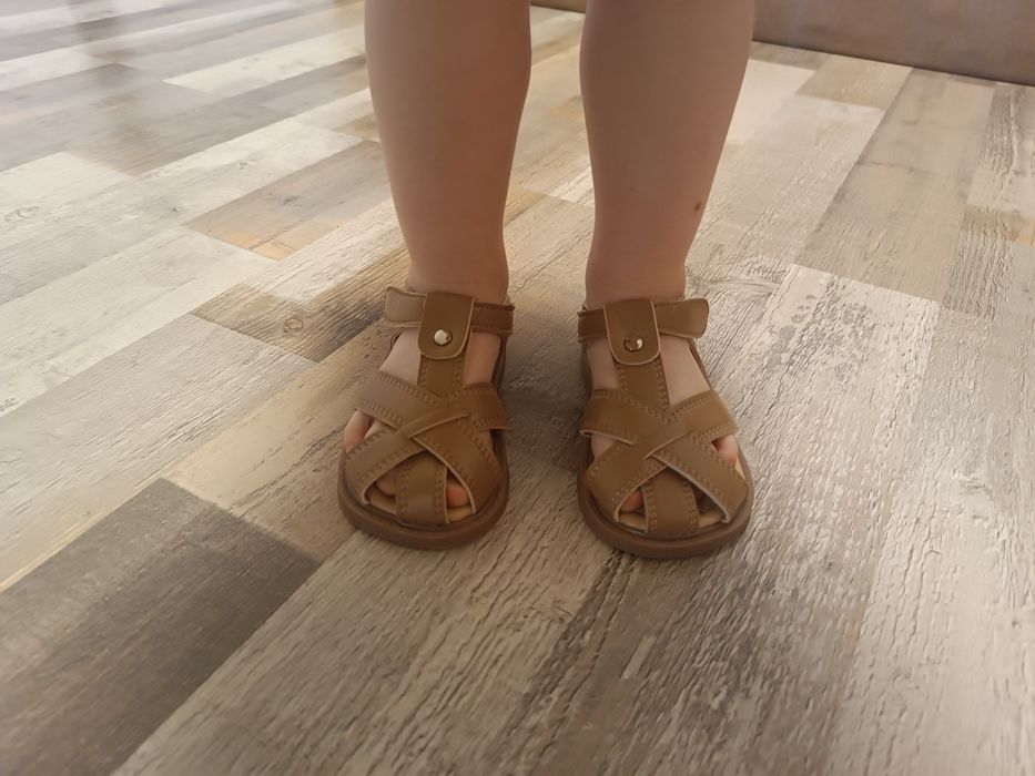 Сандалі на дівчинку 23-23 розмір на ніжку від 14.5 до 15см